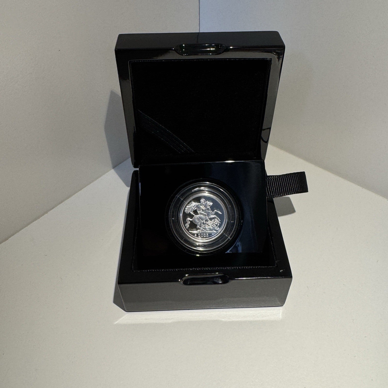 2025 Silver Sovereign Premium UK 15,000 Mintage Privy Mark In Hand